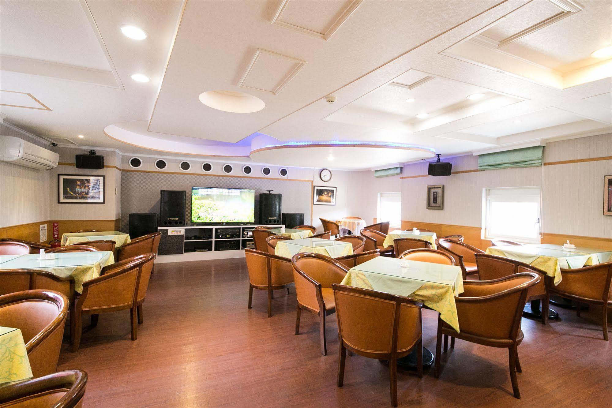 โรงแรมยูโรเปียน คาสเซิล ซินหยิง ภายนอก รูปภาพ